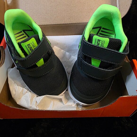 Kids Nike Shoes  Size 5C - Picture 1 of 3